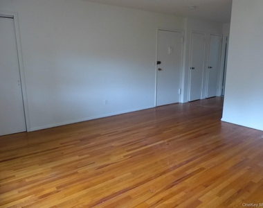 6 Duryea Place - Photo Thumbnail 2