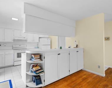 570 Hampton Road - Photo Thumbnail 9