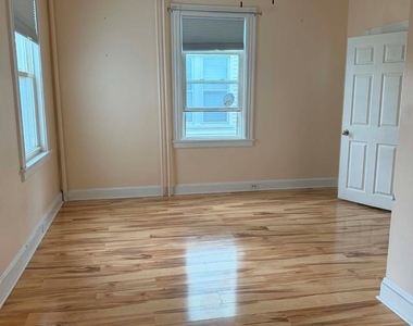 12 Parry Avenue - Photo Thumbnail 6