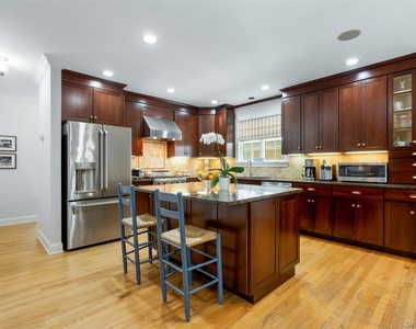 525 Carroll Avenue - Photo Thumbnail 7