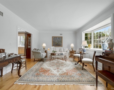 525 Carroll Avenue - Photo Thumbnail 3