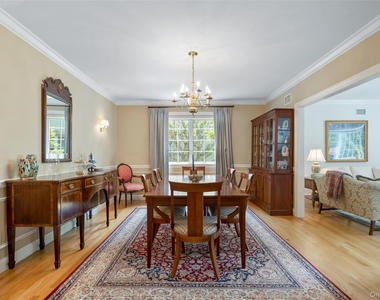 525 Carroll Avenue - Photo Thumbnail 5