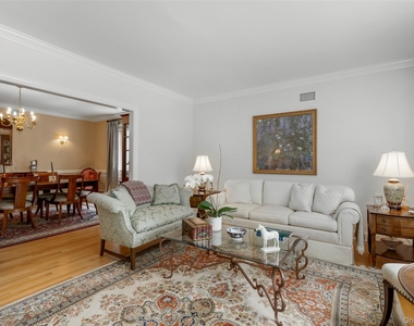 525 Carroll Avenue - Photo Thumbnail 4
