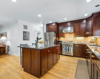 525 Carroll Avenue - Photo Thumbnail 8