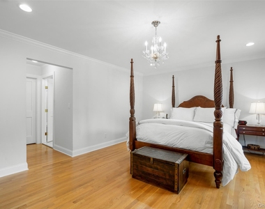 525 Carroll Avenue - Photo Thumbnail 16