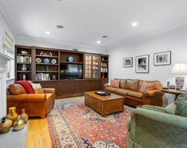 525 Carroll Avenue - Photo Thumbnail 12