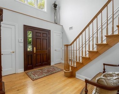 525 Carroll Avenue - Photo Thumbnail 1