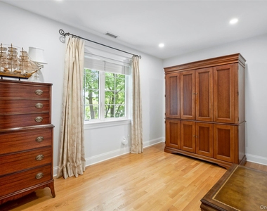 525 Carroll Avenue - Photo Thumbnail 24
