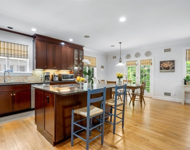 525 Carroll Avenue - Photo Thumbnail 9