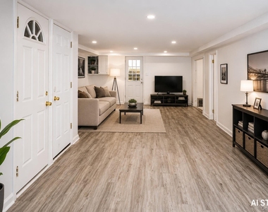 121 Manhasset Avenue - Photo Thumbnail 30