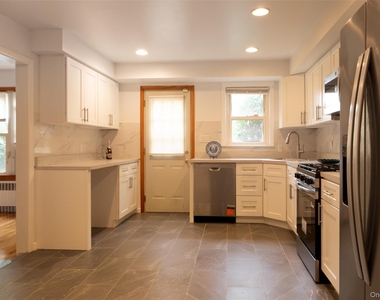 121 Manhasset Avenue - Photo Thumbnail 14