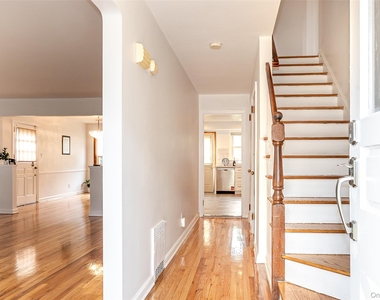 121 Manhasset Avenue - Photo Thumbnail 4
