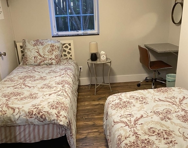 47 E Penn Street - Photo Thumbnail 12
