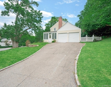17 Pinewood Road - Photo Thumbnail 2
