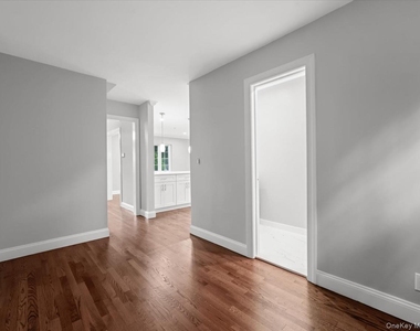 17 Pinewood Road - Photo Thumbnail 13