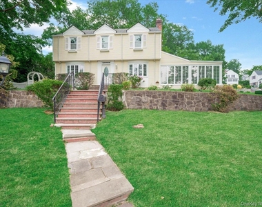 17 Pinewood Road - Photo Thumbnail 1
