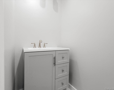 17 Pinewood Road - Photo Thumbnail 16