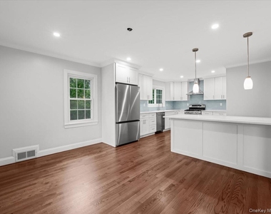 17 Pinewood Road - Photo Thumbnail 7