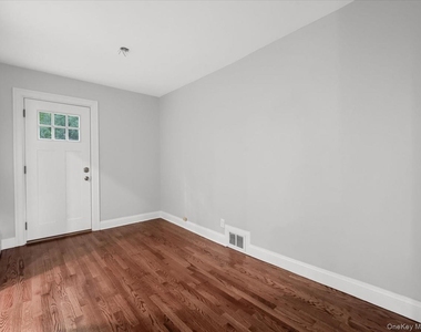 17 Pinewood Road - Photo Thumbnail 12