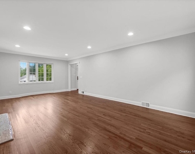 17 Pinewood Road - Photo Thumbnail 5