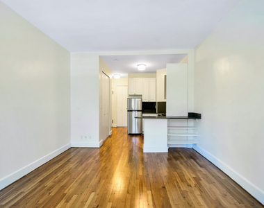 E 74th st & York Avenue - Photo Thumbnail 2