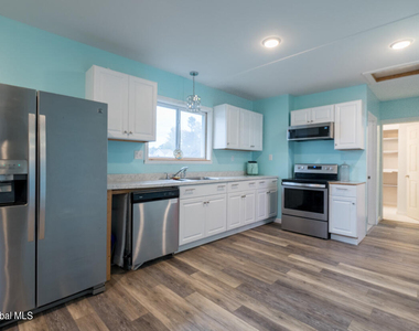 2916 Ford Avenue - Photo Thumbnail 4