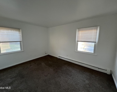 11-21 Ashdown Road - Photo Thumbnail 6