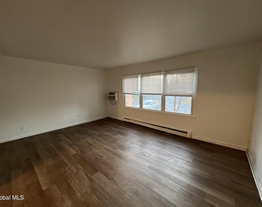 11-21 Ashdown Road - Photo Thumbnail 2