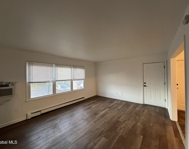 11-21 Ashdown Road - Photo Thumbnail 4