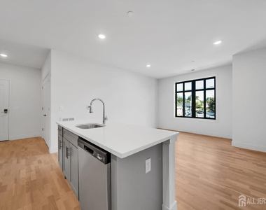 1037 Amboy Avenue - Photo Thumbnail 3