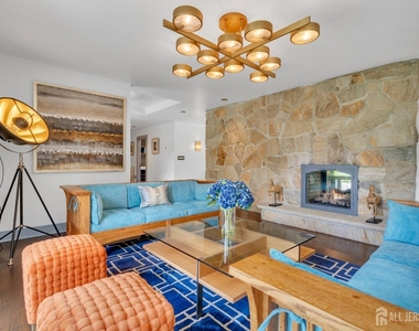 792 Partridge Drive - Photo Thumbnail 8