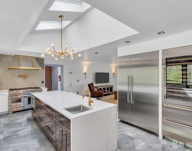 792 Partridge Drive - Photo Thumbnail 14