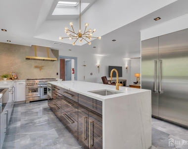 792 Partridge Drive - Photo Thumbnail 17