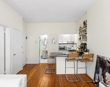 68 Perry Street - Photo Thumbnail 2