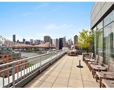 455 Main Street - Photo Thumbnail 12