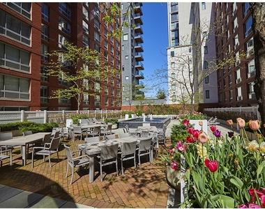 555 W 23rd Street - Photo Thumbnail 12