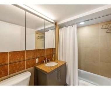555 W 23rd Street - Photo Thumbnail 4