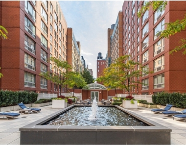 555 W 23rd Street - Photo Thumbnail 11