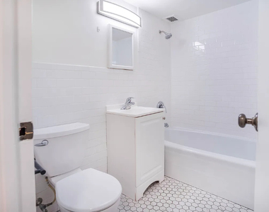 330 East 49th Street - Photo Thumbnail 4