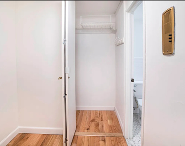 330 East 49th Street - Photo Thumbnail 2