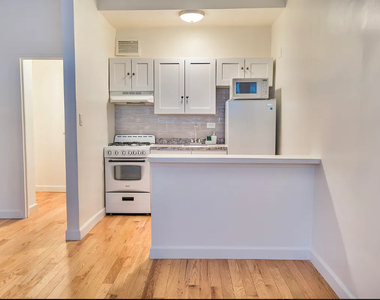 330 East 49th Street - Photo Thumbnail 1