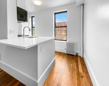 455 Hudson Street - Photo Thumbnail 3