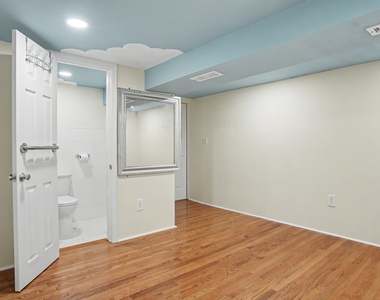 17-35 Stephen Street - Photo Thumbnail 1