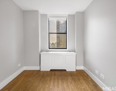 330 E 39th Street - Photo Thumbnail 5