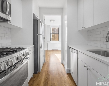330 E 39th Street - Photo Thumbnail 18