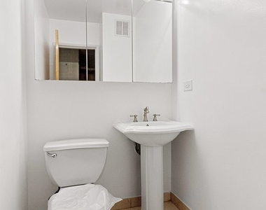 330 E 39th Street - Photo Thumbnail 4
