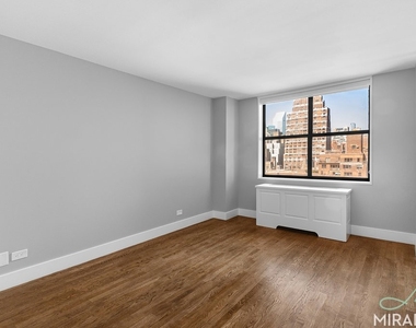 330 E 39th Street - Photo Thumbnail 4