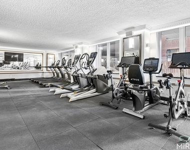330 E 39th Street - Photo Thumbnail 13