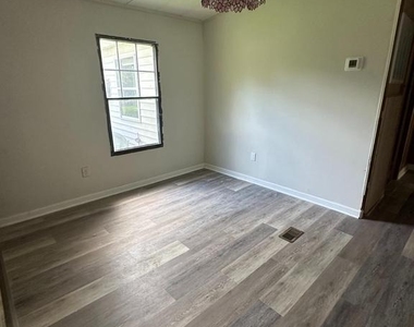 99 Monticello Drive - Photo Thumbnail 5