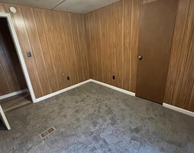 99 Monticello Drive - Photo Thumbnail 7